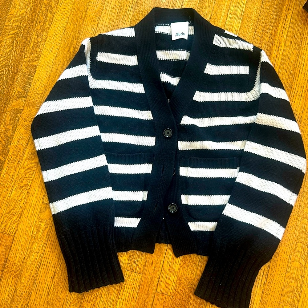 Cashmere cardigan by Allude